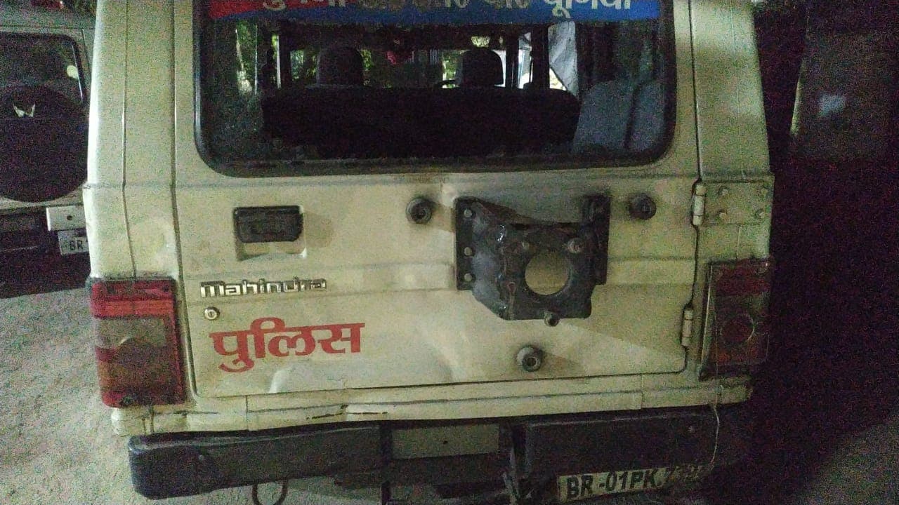 बिहार के पूर्णिया में शराब तस्करी मामले में छापेमारी के दौरान पुलिस पर हमला, गाड़ी को किया क्षतिग्रस्त