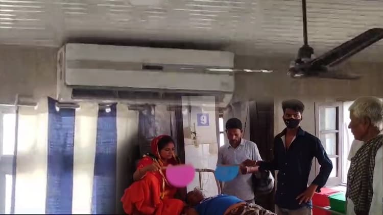 सीवान के सदर अस्पताल में बिजली गुल, 8 घंटे गर्मी से छटपटाते रहे मरीज, मोबाइल की रोशनी में हुआ इलाज