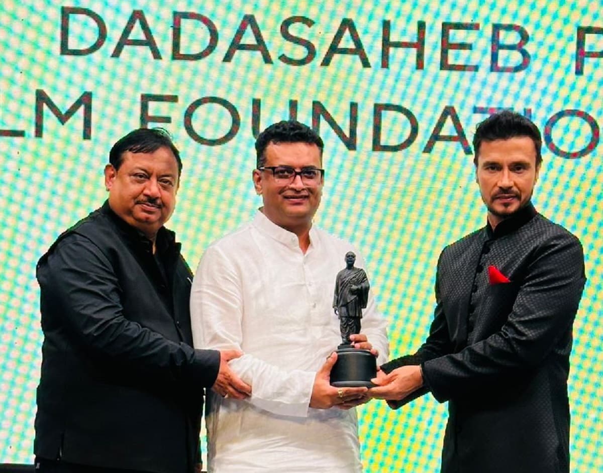 Bhojpuri Award : रजनीश मिश्रा को मिला सर्वश्रेष्ठ निर्देशक का दादा साहब फाल्के फिल्म फाउंडेशन अवार्ड