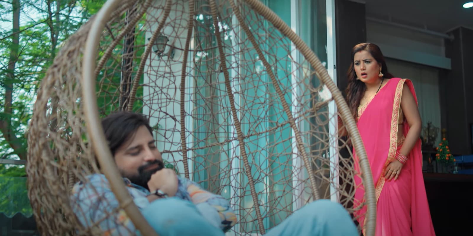 Bhojpuri Song : राकेश मिश्रा के नये गाने ‘सौतिनिया के सड़िया’ पर दिल हार बैठेंगे आप