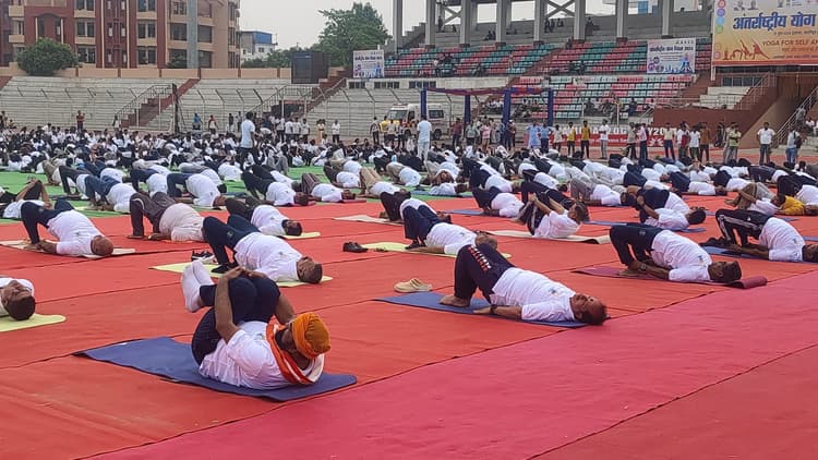 International Yoga Day: स्वयं और समाज के लिए योग, आमजन के साथ मंत्रियों ने किया योगाभ्यास