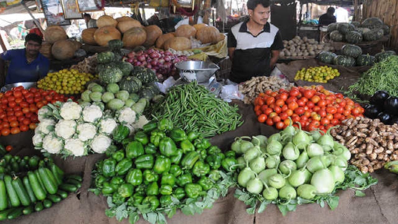 WPI: आम आदमी को सांस नहीं लेने दे रही महंगाई, दम निकाल रहे आलू-प्याज के दाम