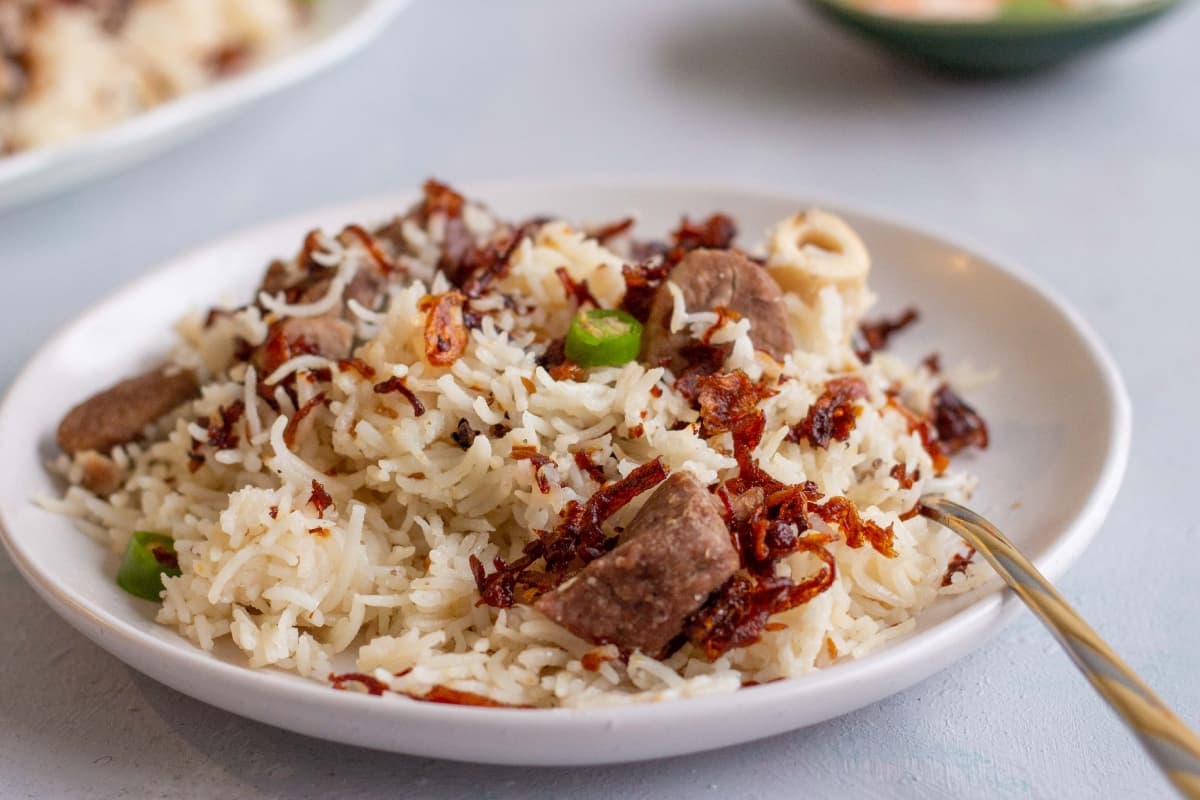 Yakhni Pulao Recipe: इस बकरीद अपने घर पर बनाएं यखनी पुलाव, उंगलियां चाटते रह जाएंगे मेहमान