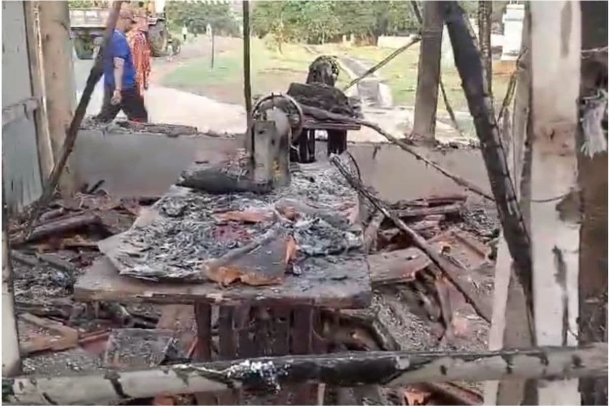 West Bengal : दुर्गापुर में भड़की हिंसा,तृणमूल पर दुकान को जलाकर राख करने का लगा आरोप