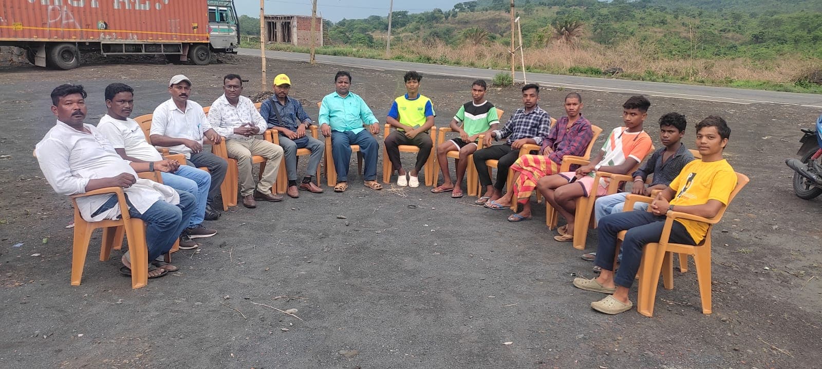 आदिवासी भाषाओं को उचित महत्व और सम्मान देना आवश्यक है ताकि उनकी संस्कृति और पहचान को संरक्षित किया जा सके.