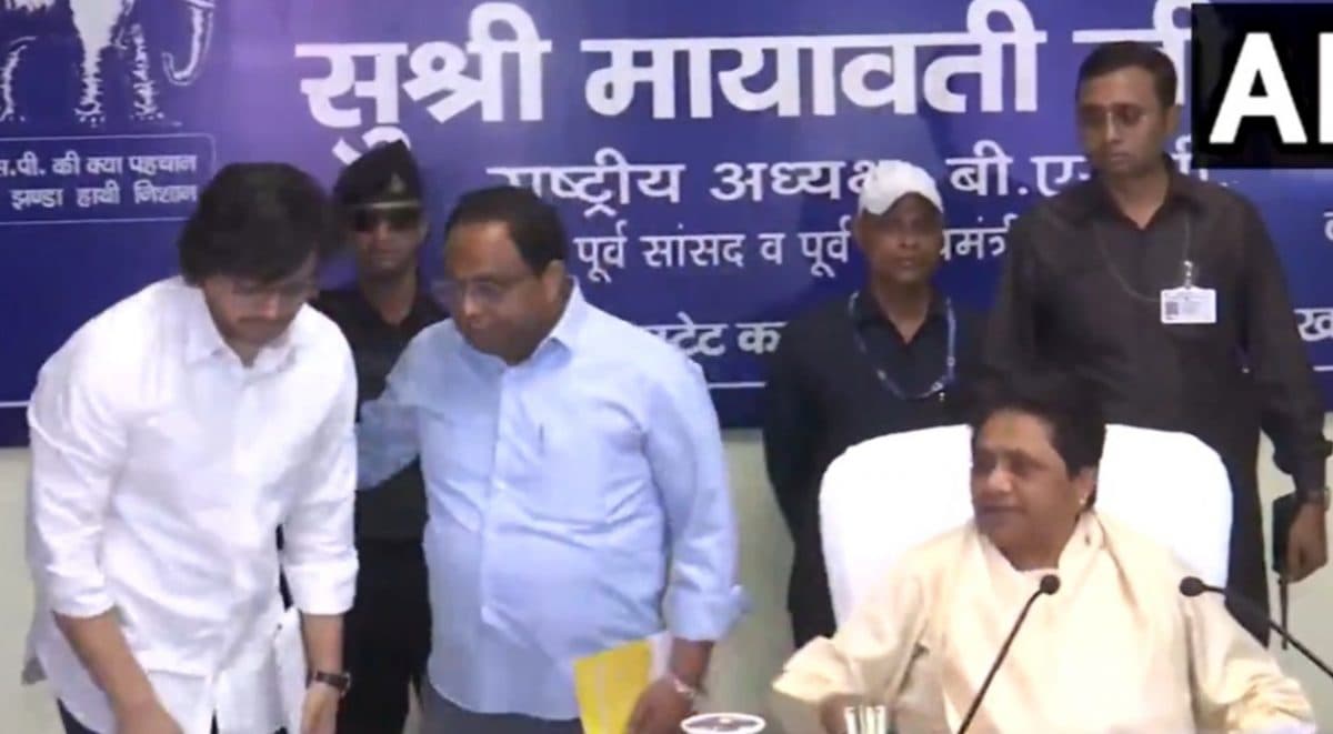 Akash Anand: आकाश आनंद फिर बनाए गए बसपा के नेशनल कोआर्डिनेटर, मायावती के उत्तराधिकारी भी घोषित