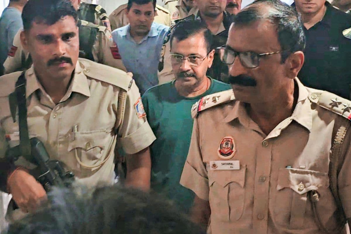 Excise Policy Case: अरविंद केजरीवाल की मुश्किलें बढ़ीं, कोर्ट ने तीन दिन की CBI रिमांड पर भेजा