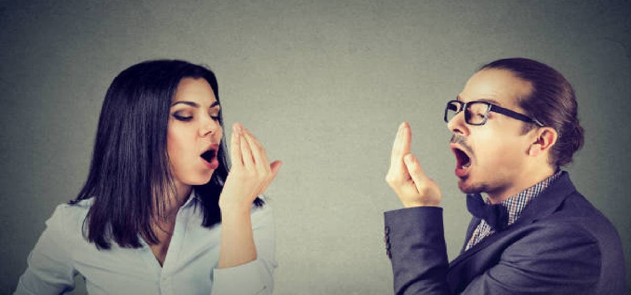 Bad Breath: सांसो से बदबू आने के क्या है संकेत, क्या ये बदबू हमें करती है बीमार, जानें पूरी बात