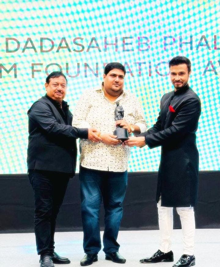 ‘माई-द प्राइड ऑफ भोजपुरी’ के लिए निशांत को मिला सर्वश्रेष्ठ फिल्म निर्माता का अवार्ड...
