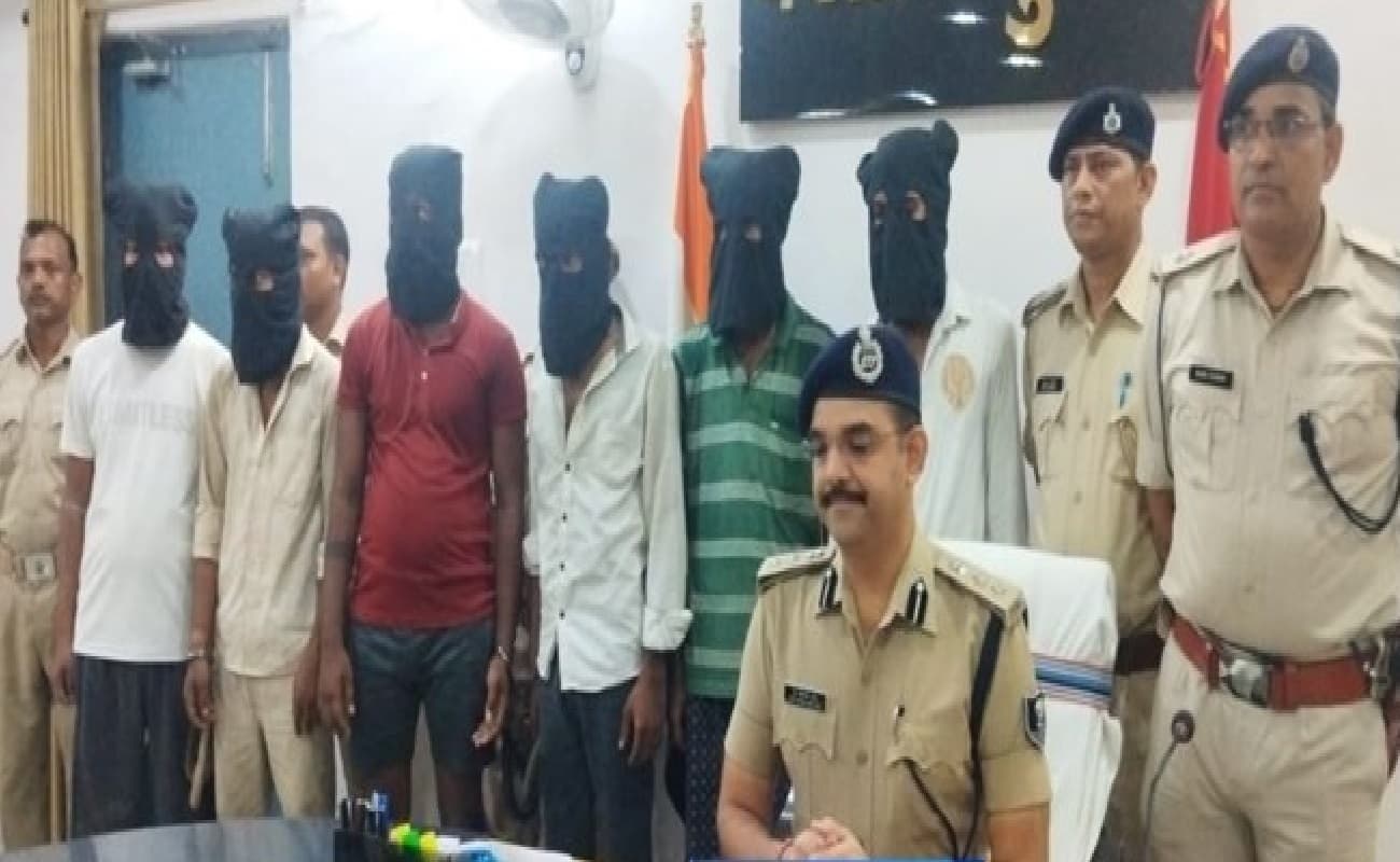 हाजीपुर में अपराध को अंजाम देने से पहले पुलिस के हत्थे चढ़े 6 बदमाश, चीनी कारोबारी को लूटने की बना रहे थे योजना