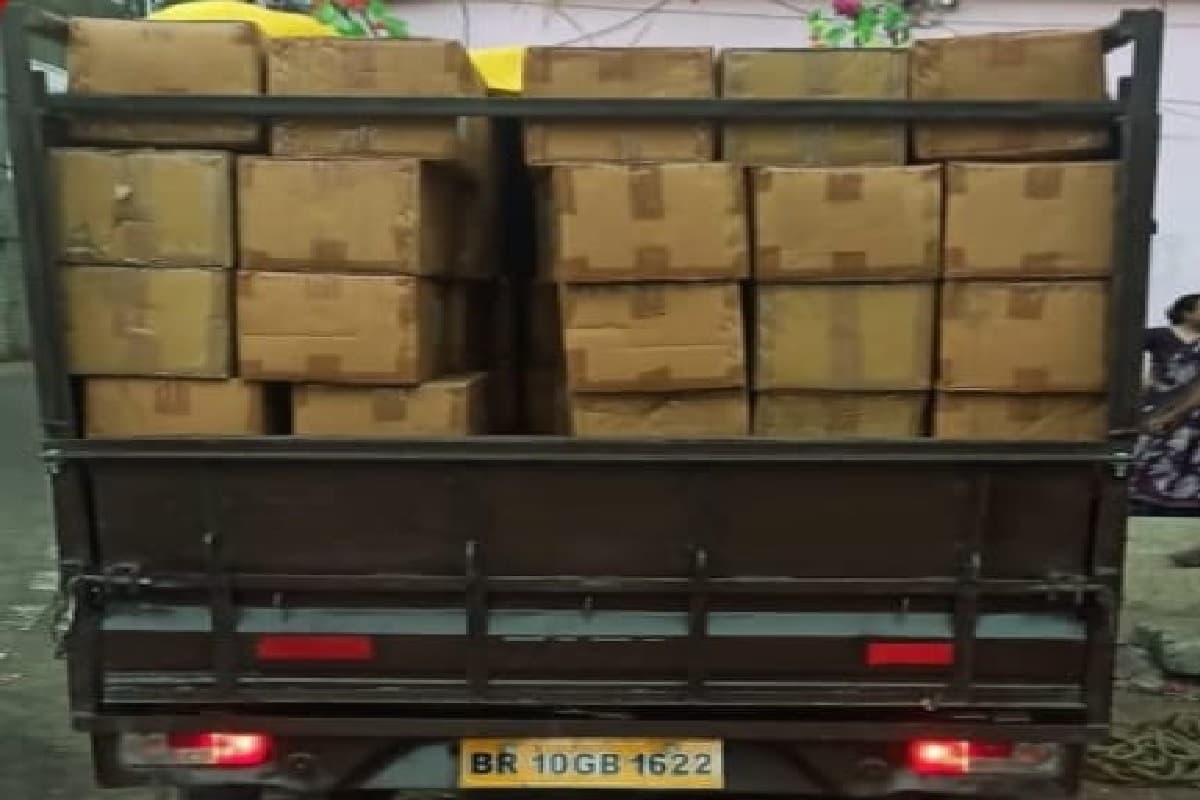 कोलकाता से बेगूसराय जा रही 1500 लीटर प्रतिबंधित कफ सिरप भागलपुर में जब्त, एक गिरफ्तार