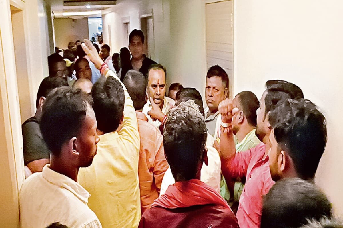 देवघर में BJP की समीक्षा बैठक में जमकर हुई मारपीट, विधायक नारायण दास पर लगाया गया गंभीर आरोप