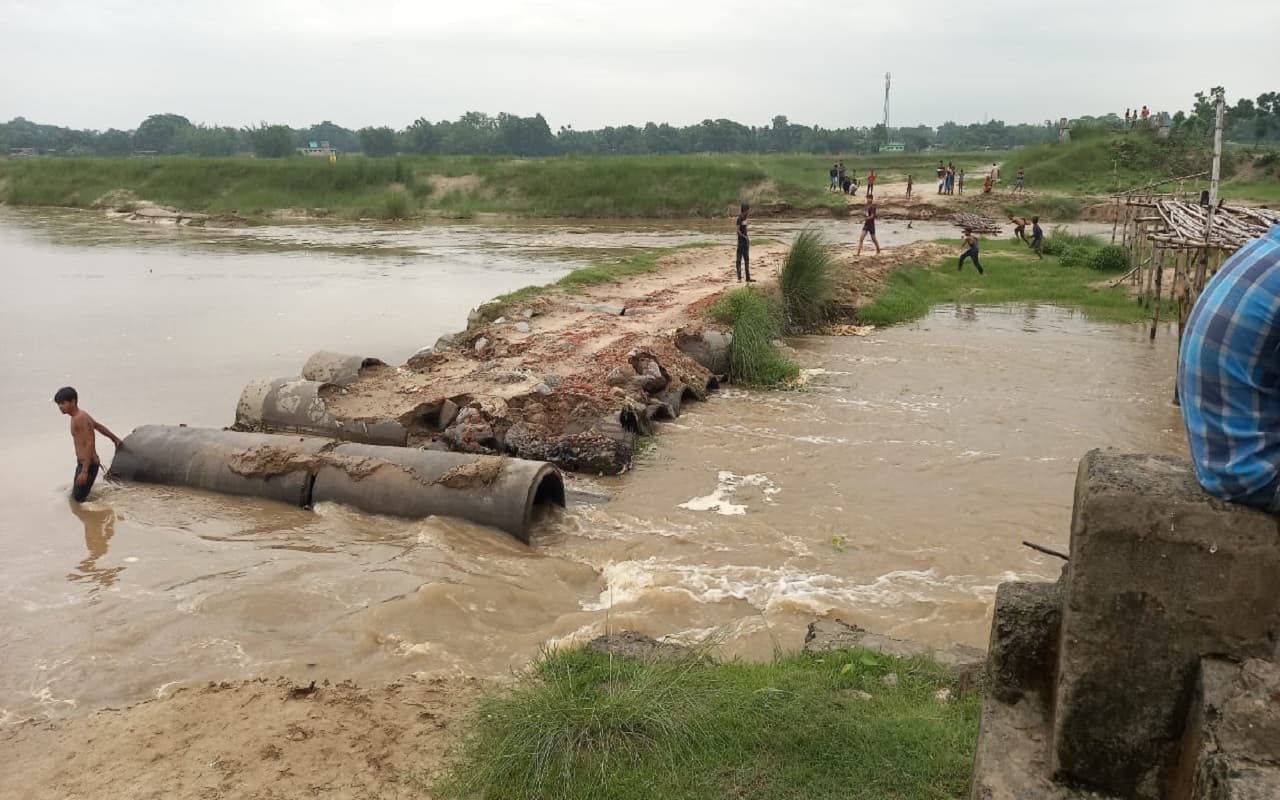 Bihar News: किशनगंज में बारिश से कई डायवर्सन ध्वस्त हुए, पंचायतों का जिला मुख्यालय से संपर्क टूटा