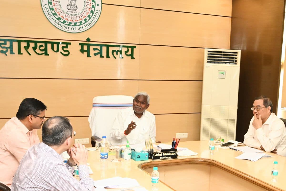 Champai Soren Review: सीएम चंपाई सोरेन ने दिया निर्देश, रसोई गैस सब्सिडी योजना के लाभुकों के चयन का जल्द तय करें मानक