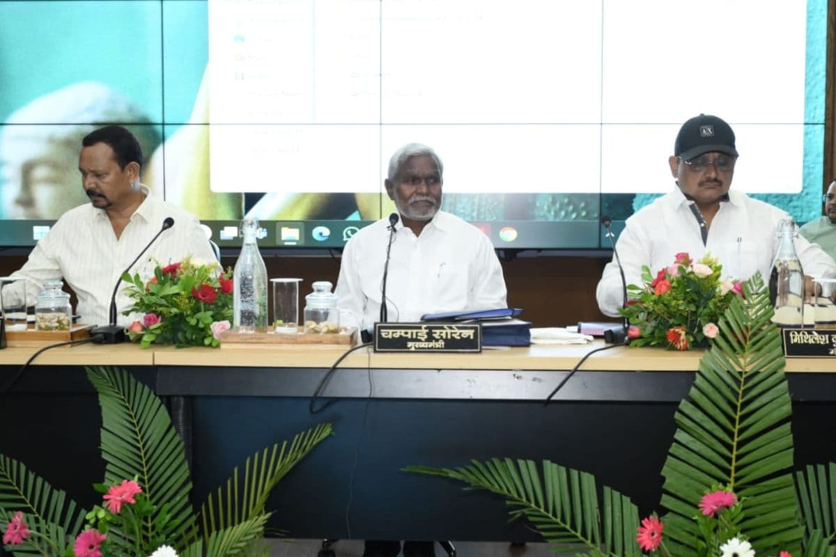 झारखंड: सीएम चंपाई सोरेन बोले, अबुआ आवास योजना में लापरवाही बरतने पर होगी कार्रवाई, हर ब्लॉक में होगा सीएम स्कूल ऑफ एक्सीलेंस