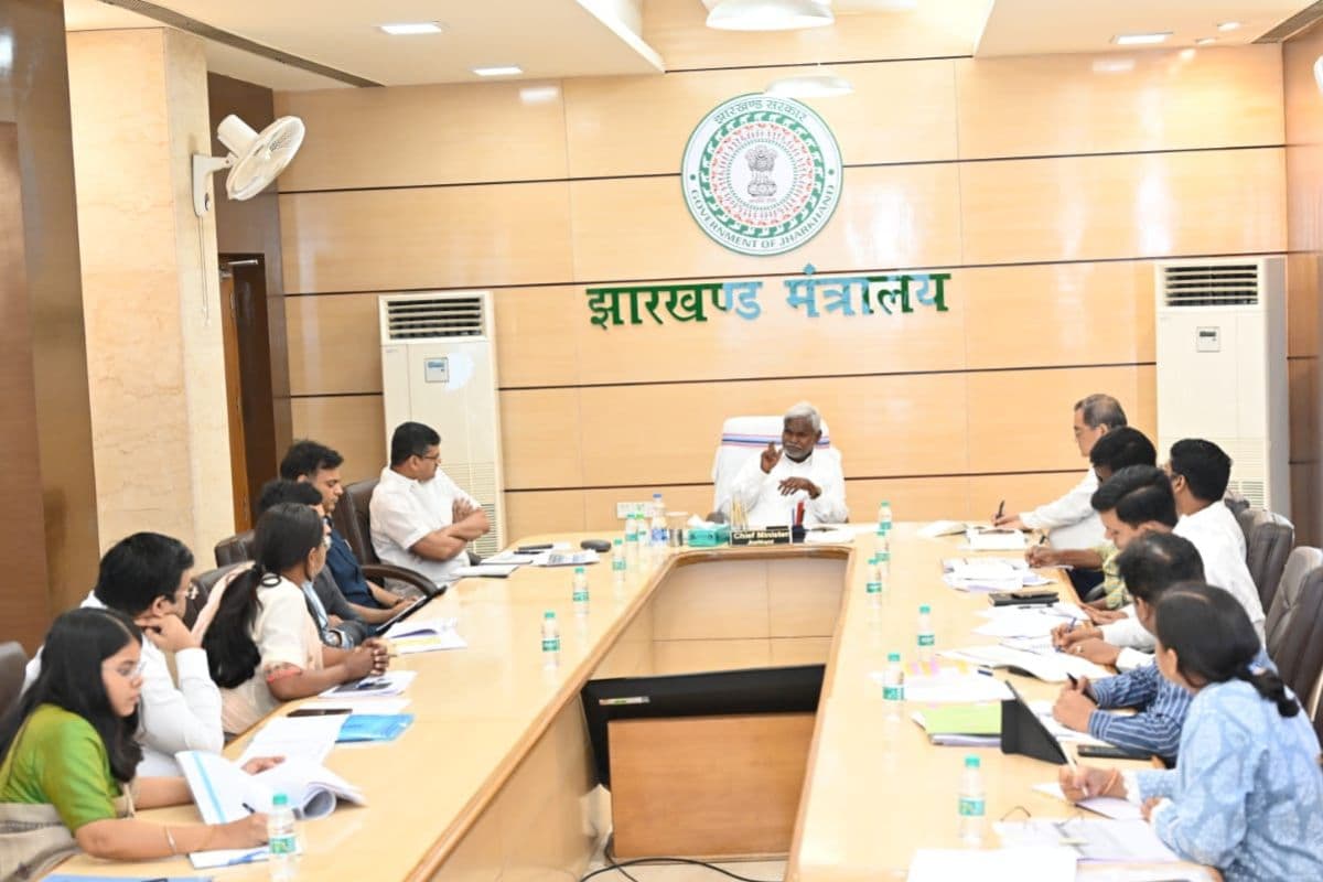 झारखंड के सीएम चंपाई सोरेन बोले, तसर एवं सिल्क उत्पादन में रोजगार के अच्छे अवसर, ट्रेनिंग देकर बनाएं आत्मनिर्भर