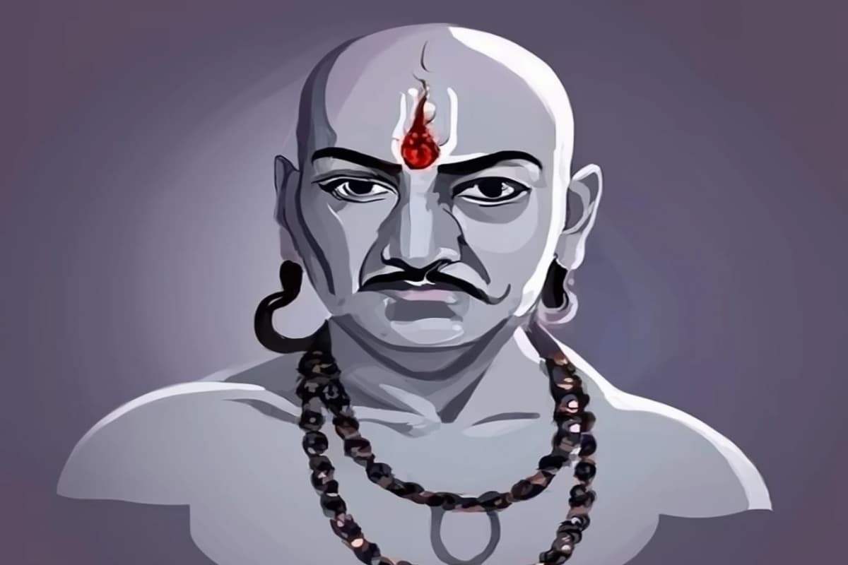 Chanakya Niti: इन लोगों के पास कभी नहीं ठहरता पैसा, जानें क्या कहता है चाणक्य नीति