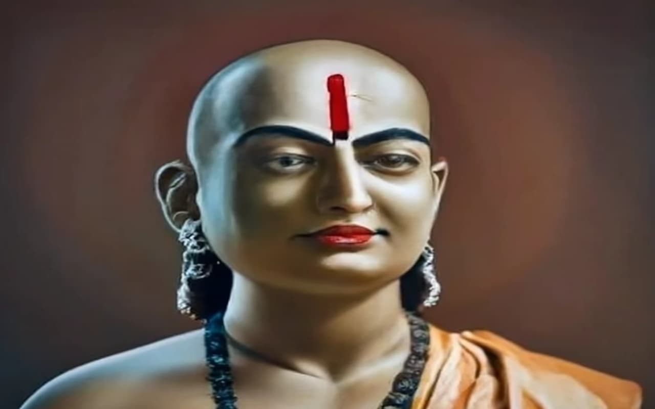 Chanakya Niti: भूलकर भी इन लोगों को न दें सलाह, जानें क्या है कारण