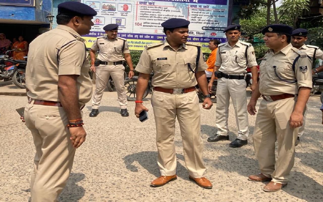 Bihar: वकील पिता-पुत्र हत्याकांड में शामिल दो अभियुक्त गिरफ्तार, सारण पुलिस की SIT ने लिया एक्शन