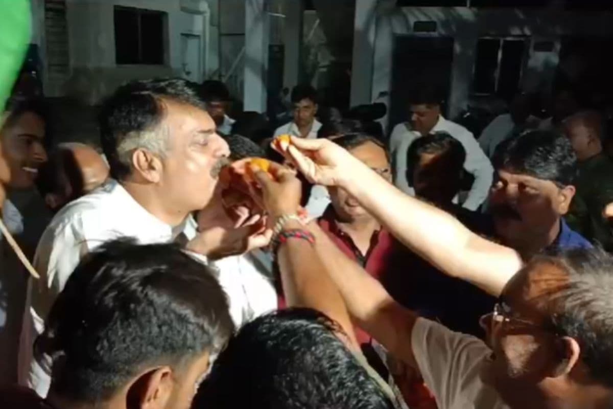 इंडिया गठबंधन के देशभर में शानदार प्रदर्शन पर रांची के कांग्रेस मुख्यालय में जश्न, राजेश ठाकुर बोले-जनता ने जताया भरोसा