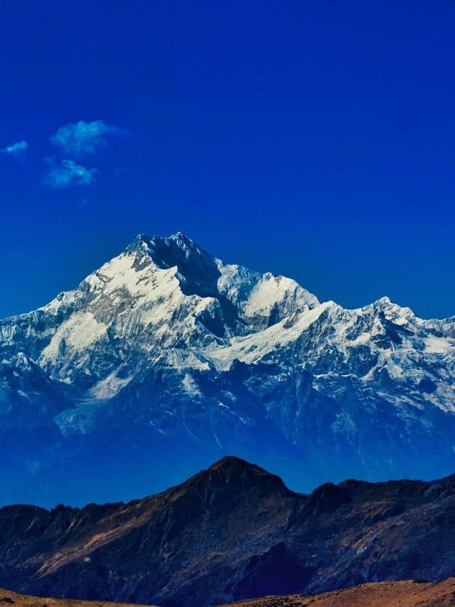 विश्व की तीसरी सबसे ऊंची चोटी का सही नाम क्या है, कंचनजंगा या…?