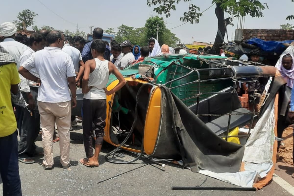 Road Accident News : चतरा में सड़क दुर्घटना में बेटी की मौत, मां घायल, लोगों ने किया सड़क जाम