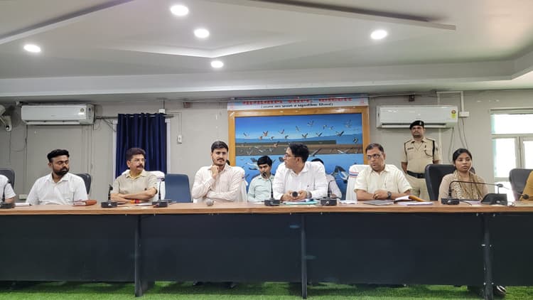 मतगणना को लेकर कर्मियों व अधिकारियों को दिया गया प्रशिक्षण