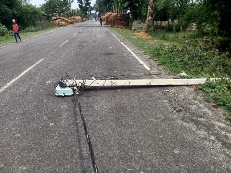 आंधी बारिश से कच्चे घरों को पहुंची क्षति