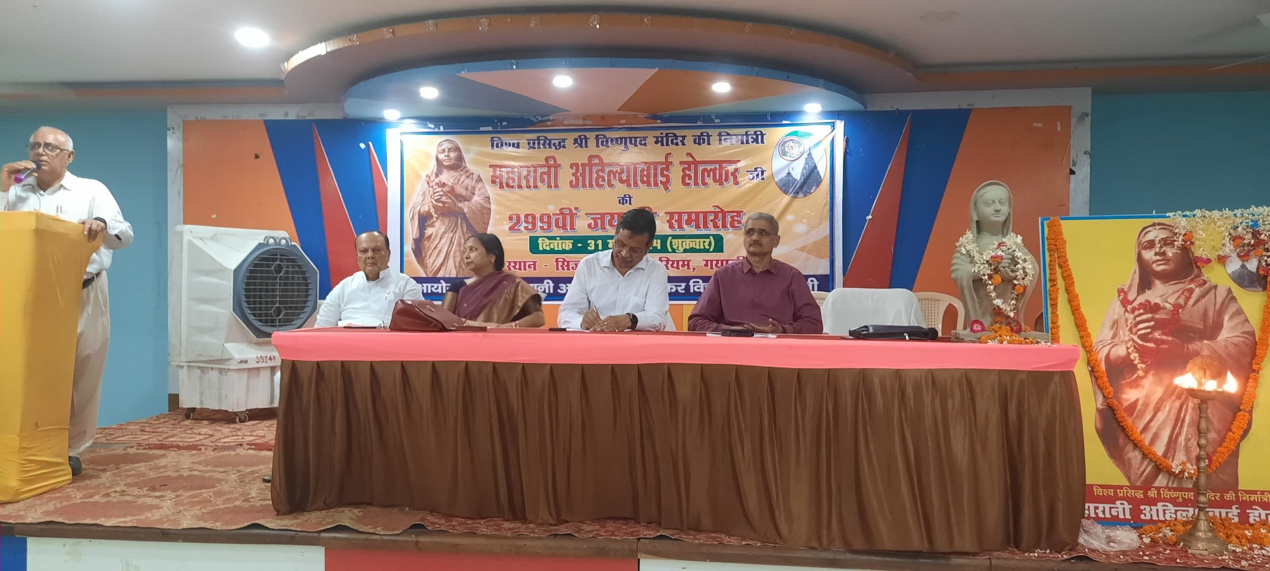 विलक्षण प्रतिभा, पराक्रम व देशभक्ति से जानी जाती हैं अहिल्याबाई