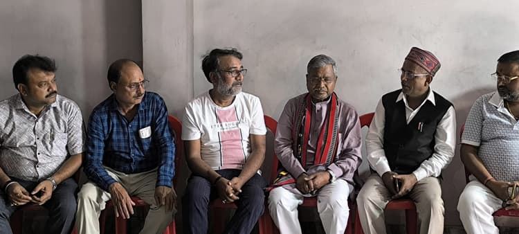 दिवंगत डॉ अमित गोंड के परिजनों से मिल बाबूलाल ने जताया शोक