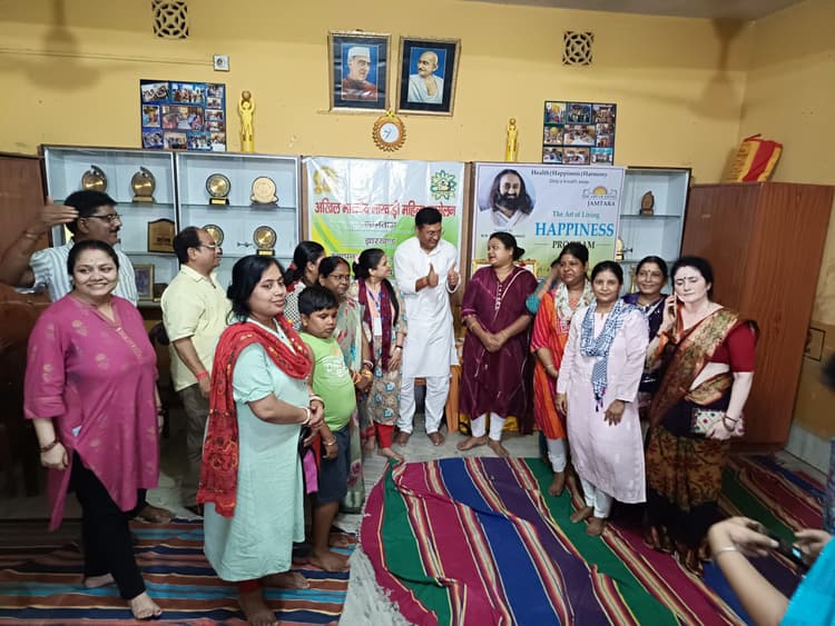 बच्चों ने योग के माध्यम से सीखे प्रणायाम व सुदर्शन क्रिया