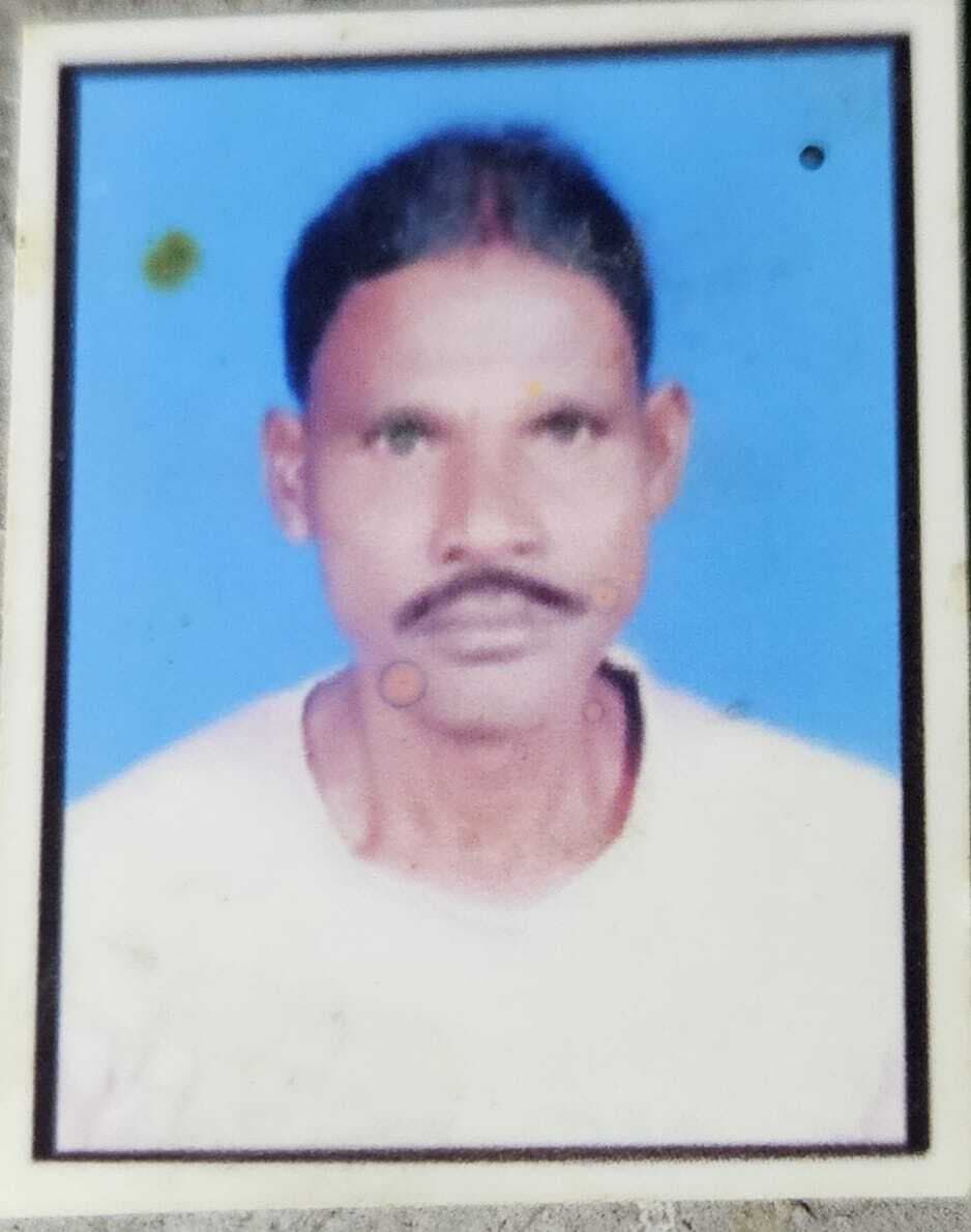 पेड़ की टहनी गिरने से कोलकर्मी की मौत, नियोजन के लिए कोलियरी में प्रदर्शन