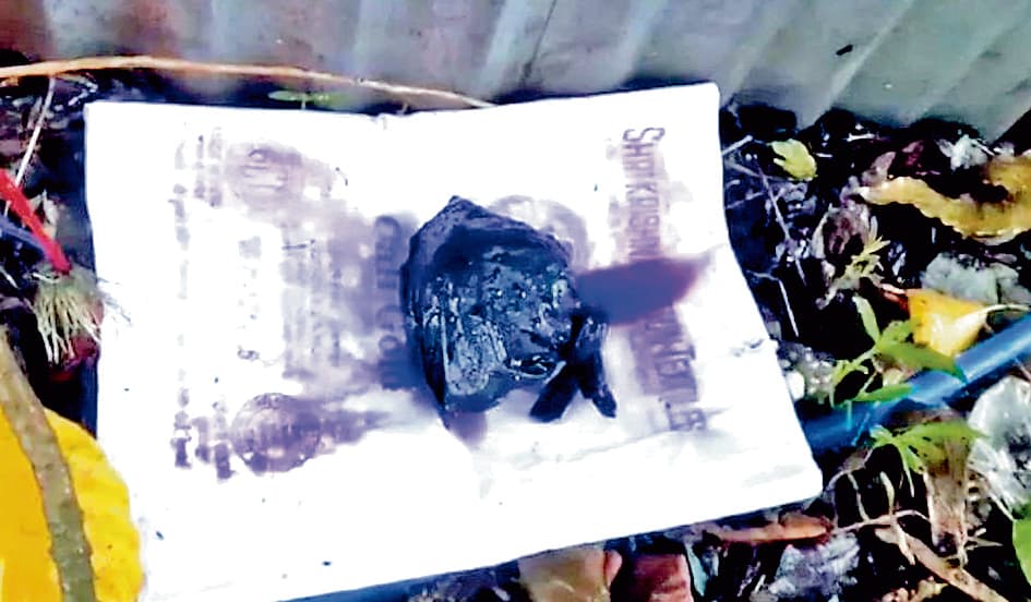 भाजपाकर्मी के घर के बाहर मिला सफेद कपड़ा, तनाव