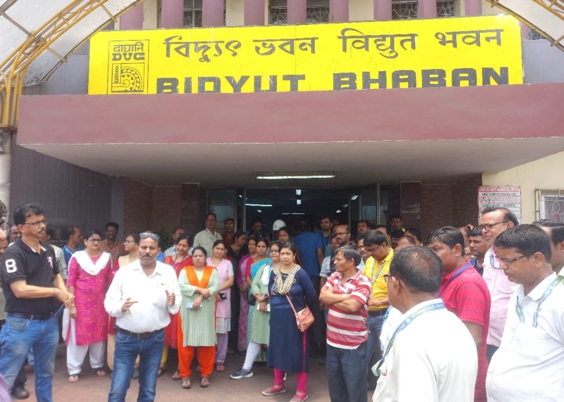 मेजिया थर्मल पावर स्टेशन में स्मार्ट मीटर लगाने का पुरजोर प्रतिवाद