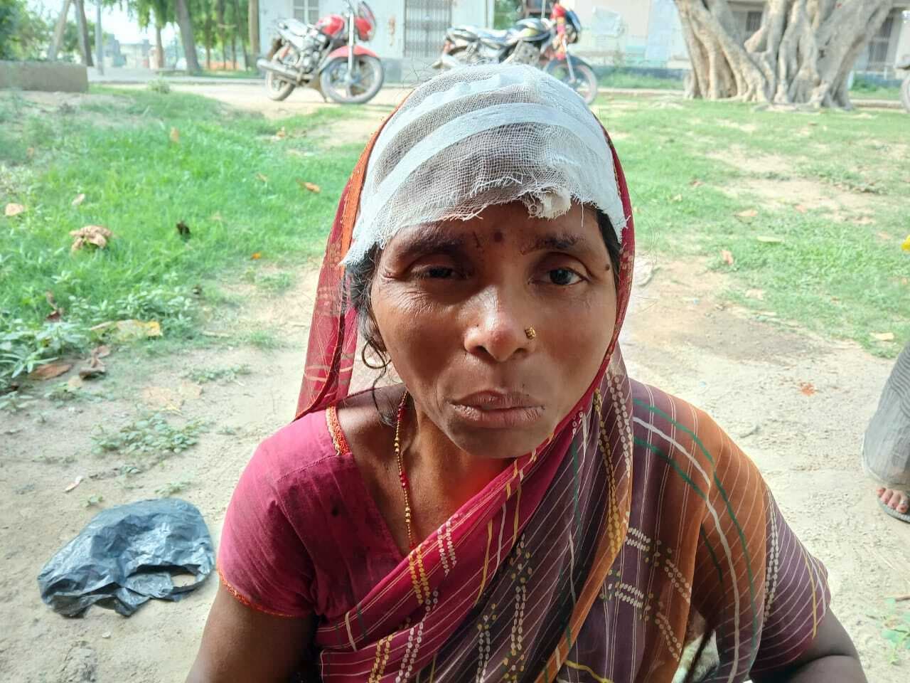 जमीन विवाद में पति-पत्नी को पीटा, जख्मी