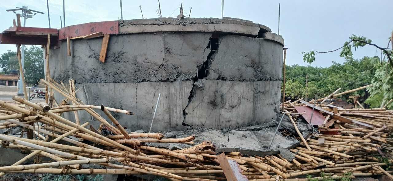 कुछ मिनट की आंधी में ढह गयी निर्माणाधीन जलमीनार