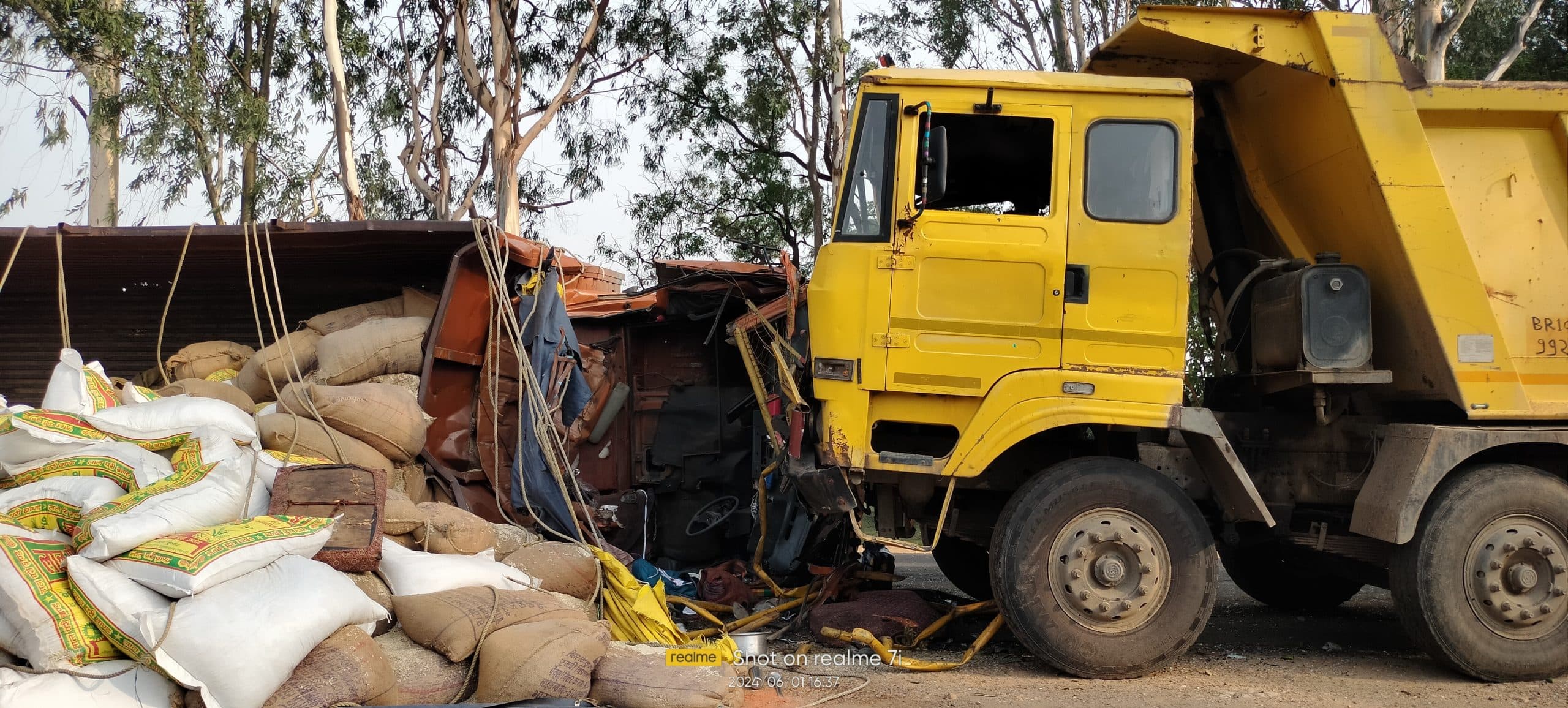 ट्रक में टकराया अनियंत्रित टीपर, चालक की मौत
