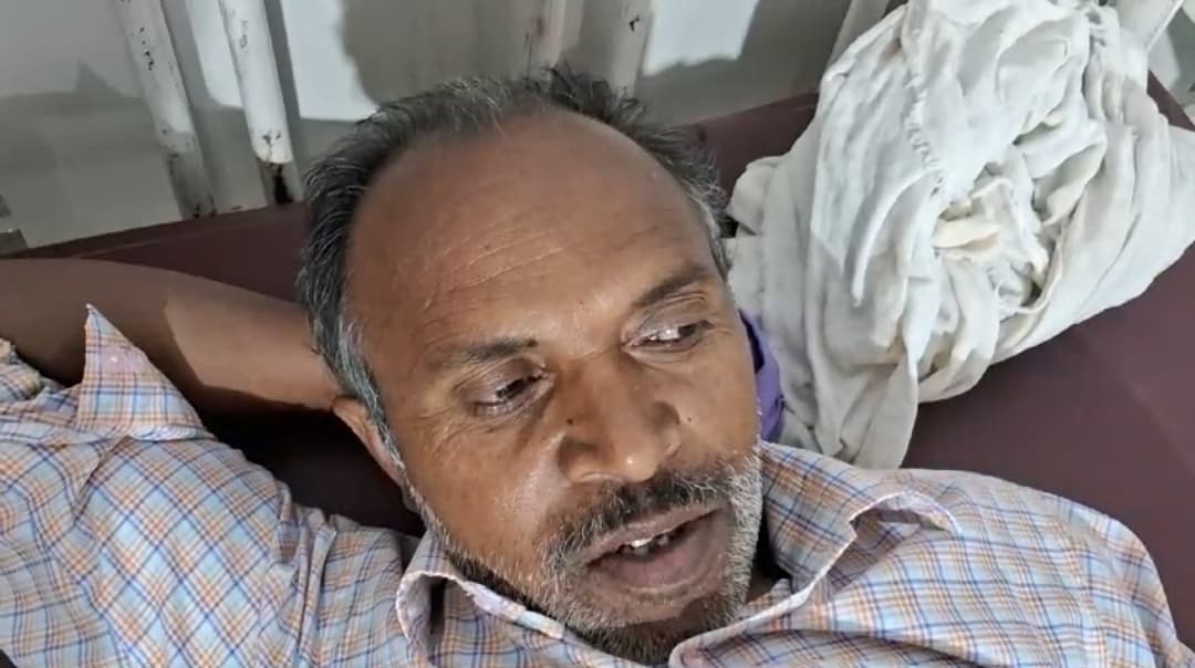 हंगामा करने पर एक घंटे बाद आये चिकित्सक, मरीज का शुरू किया इलाज