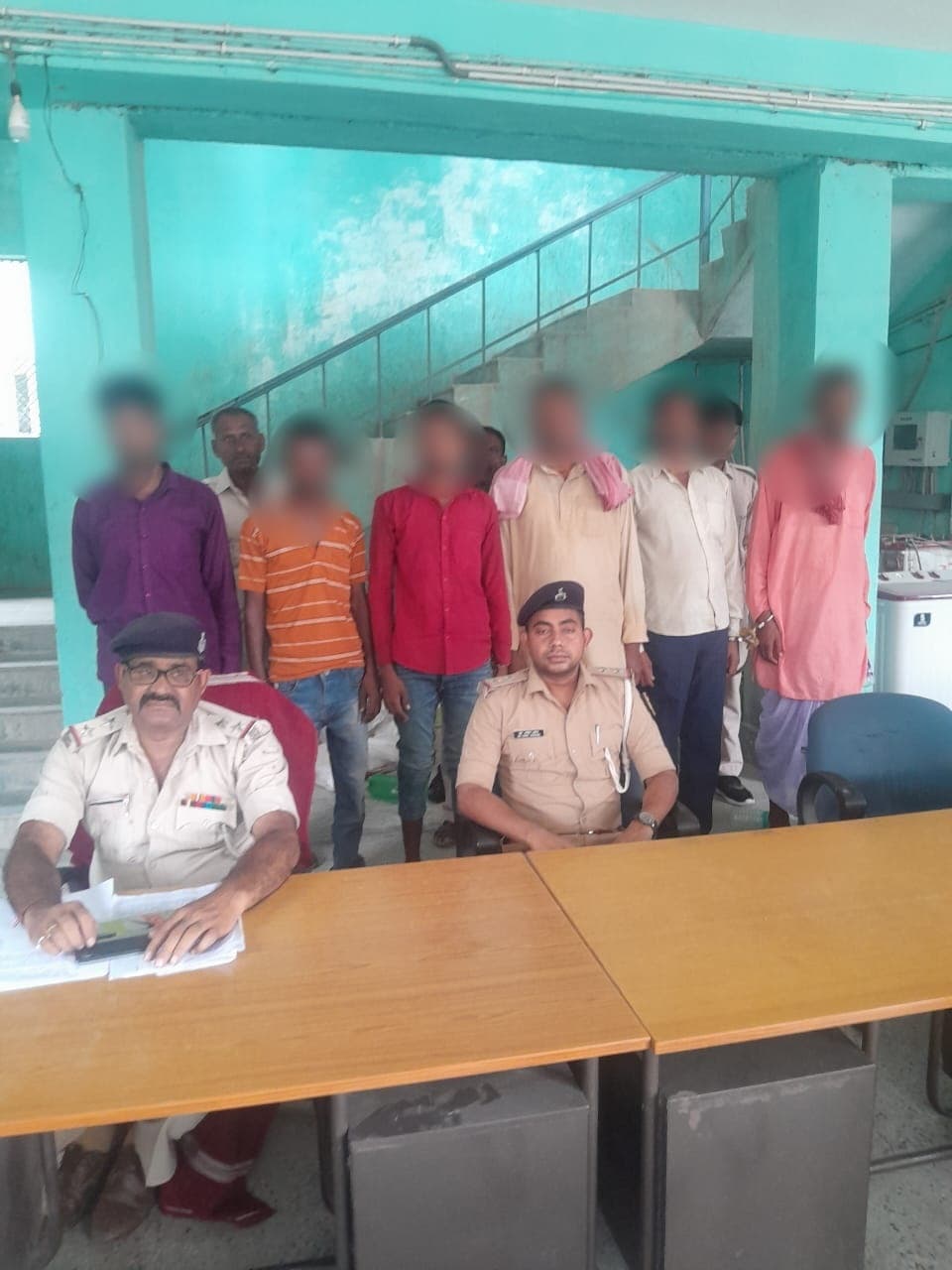 चाकूबाजी में चार घायल, छह आरोपी गिरफ्तार