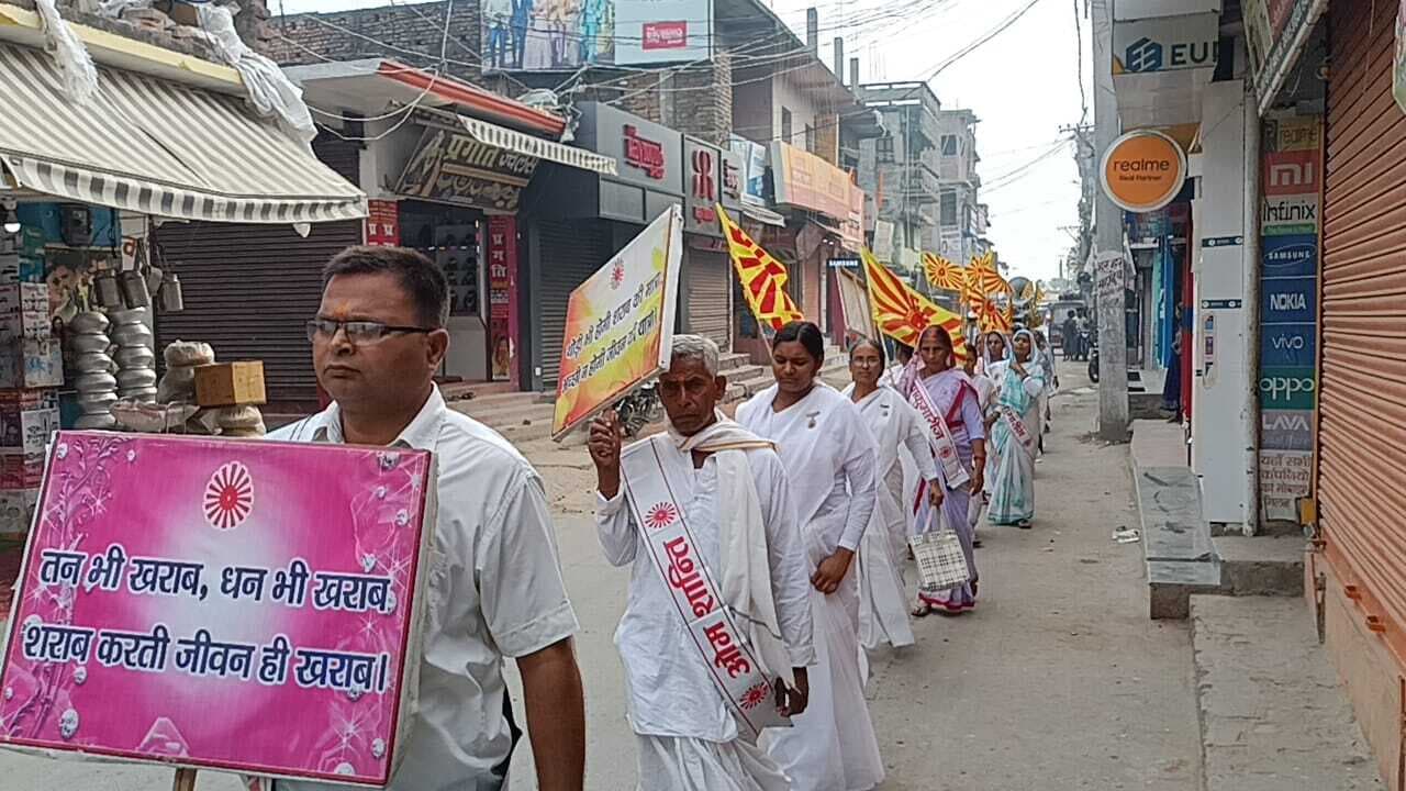 व्यसन शरीर के साथ सोच एवं मन मस्तिष्क में घोल देता है जहर