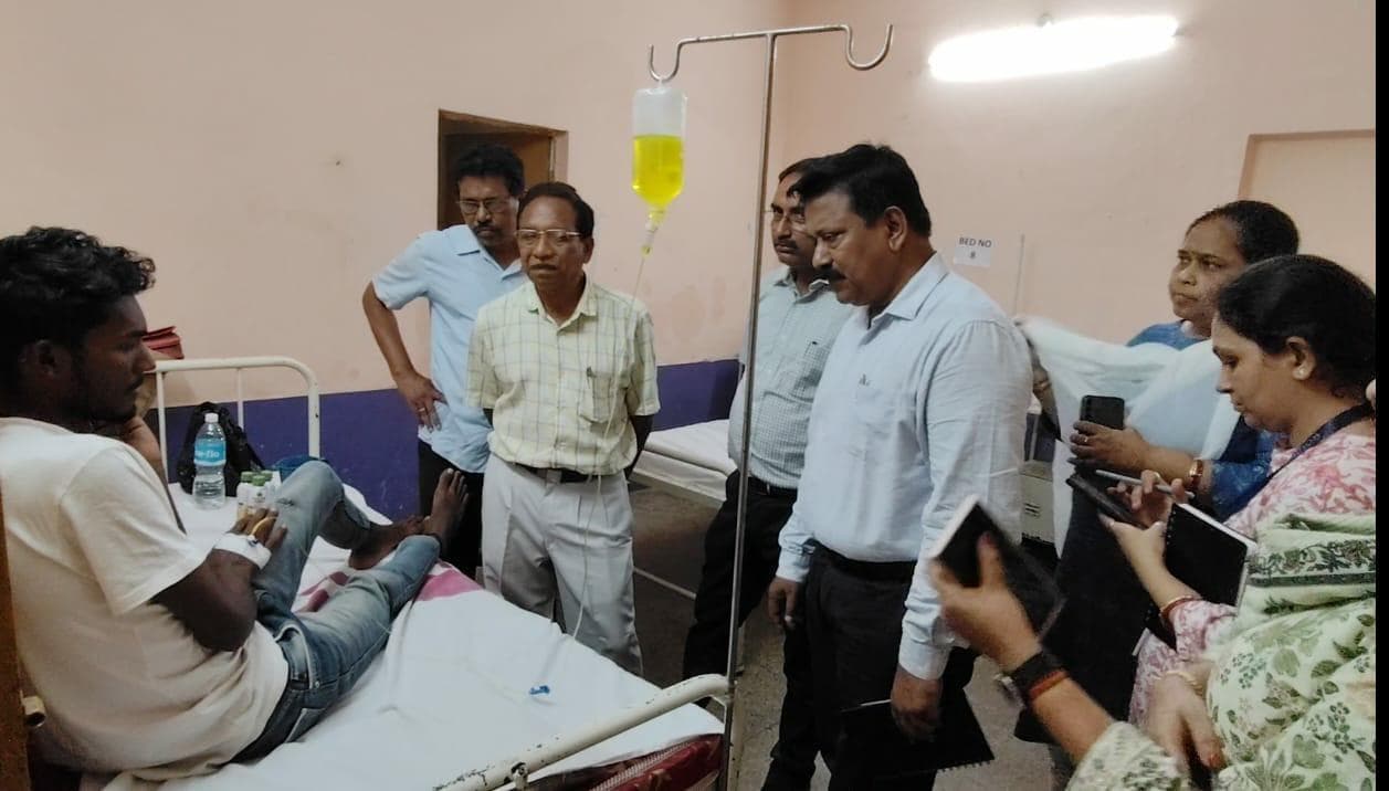 राउरकेला : भुवनेश्वर से पहुंची तीन सदस्यीय टीम, आरजीएच में इलाज करा रहे लू के मरीजों से की बात, सुविधाओं का लिया जायजा