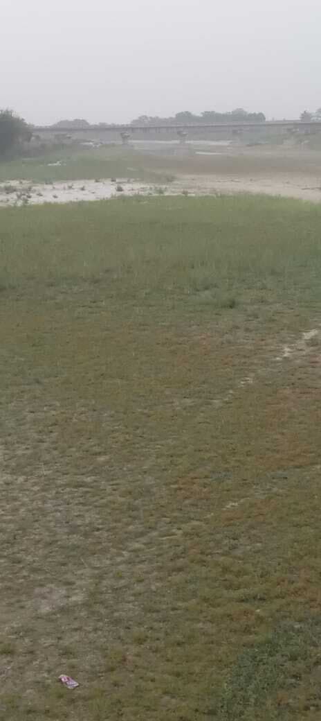 कमला बलान में घुटना भर भी पानी नहीं, तटबंध किनारे बसे लोगों की बढ़ी परेशानी