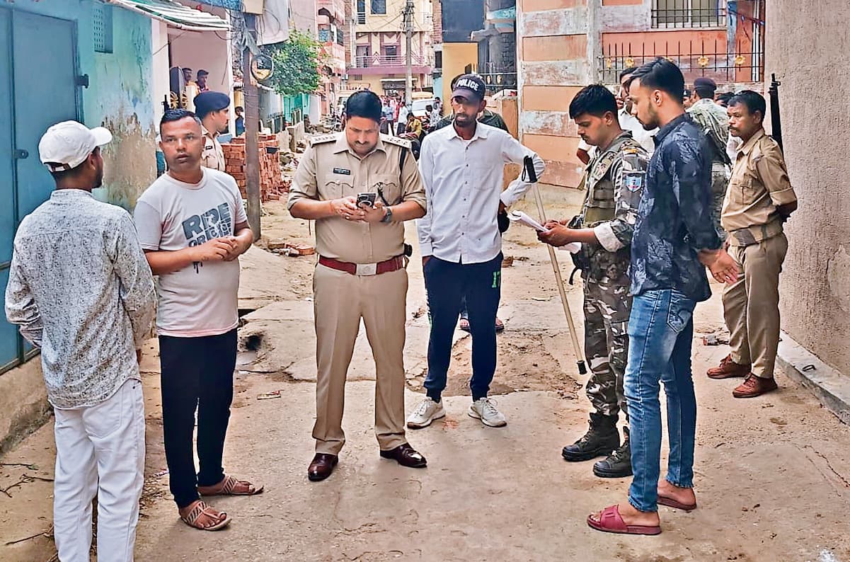 दो पक्षों में मारपीट के बाद फायरिंग, बच्चे को लगी गोली