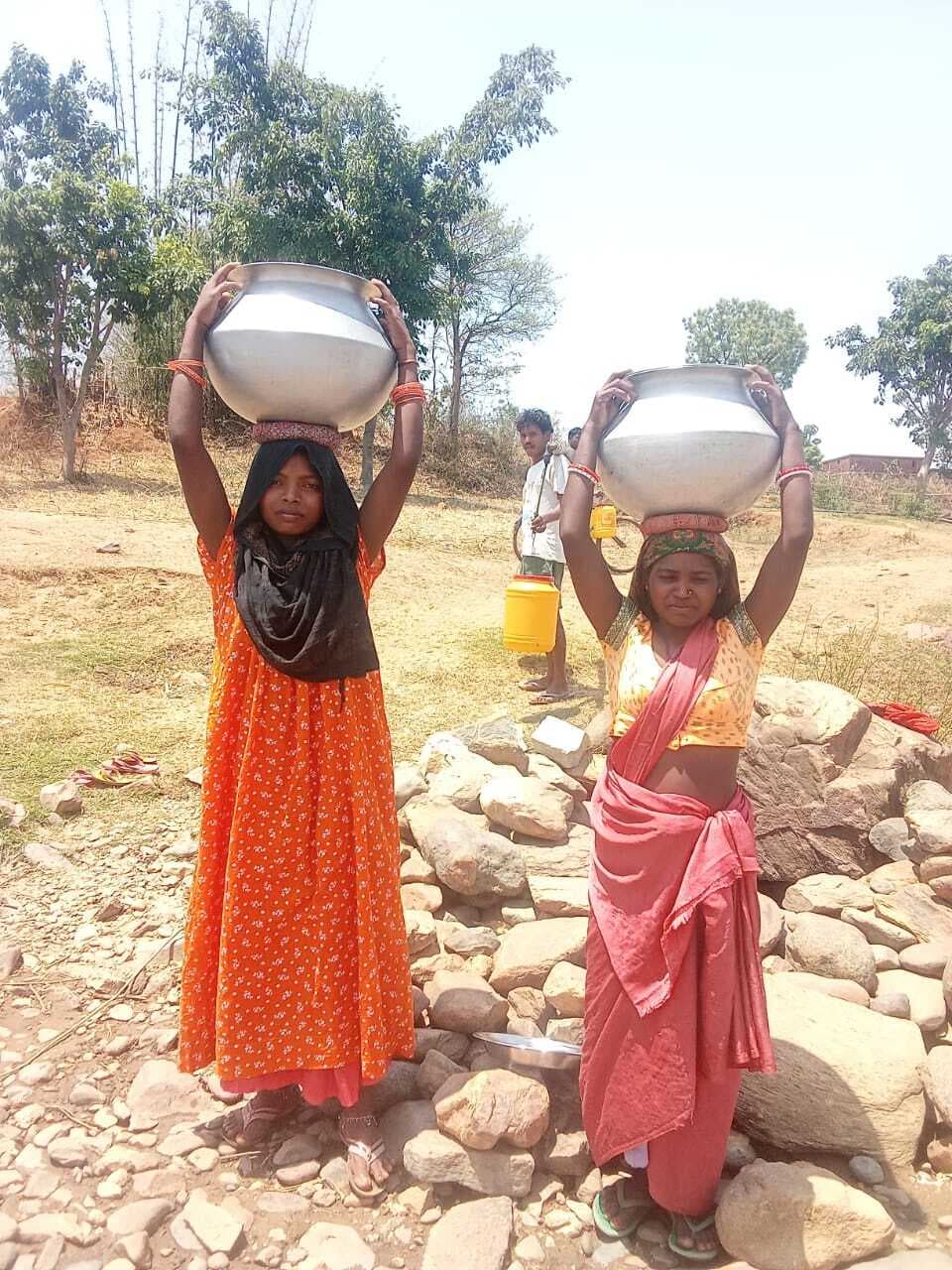 गर्मी में बूंद-बूंद पानी को तरस रहे लोग