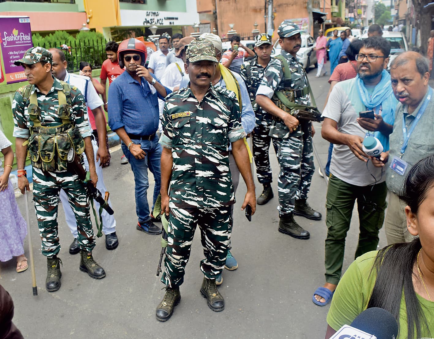 अंतिम चरण में भी नहीं थमा हिंसा का दौर