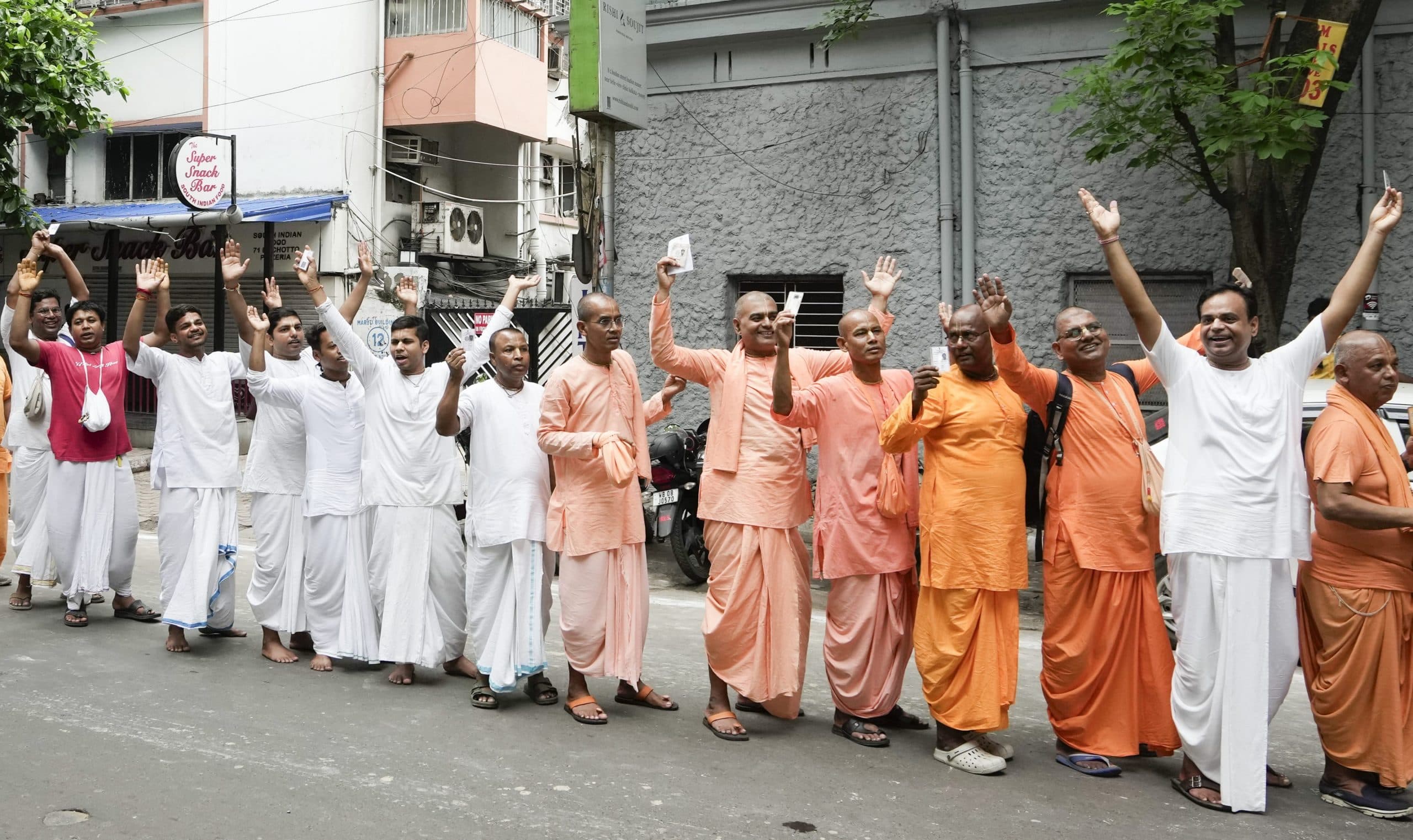 छिटपुट हिंसा के बीच दमदम, बारासात और बशीरहाट में मतदान हुआ संपन्न
