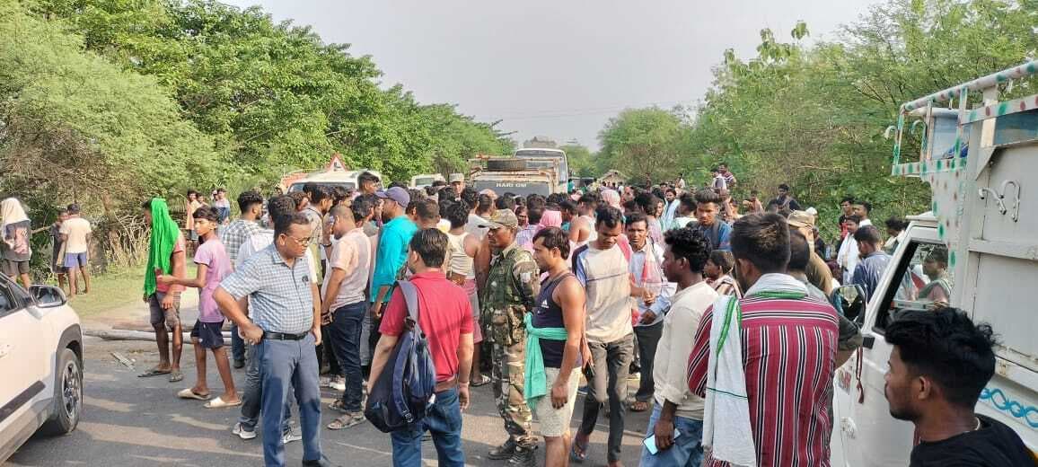 अलग-अलग सड़क हादसे में मवेशी व दो बकरा मरा, सड़क जाम