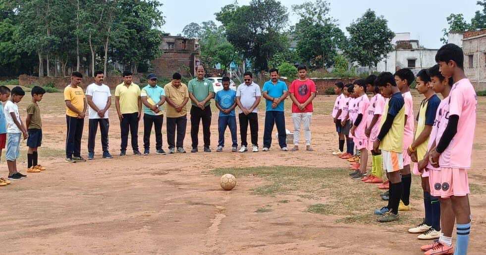 फुटबॉलर कोच व रेफरी के निधन पर शोकसभा