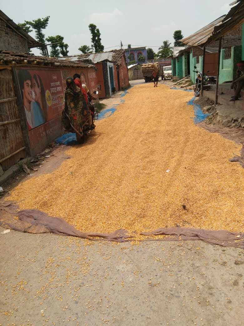 सड़क बनी खलियान, दुघर्टना की संभावना