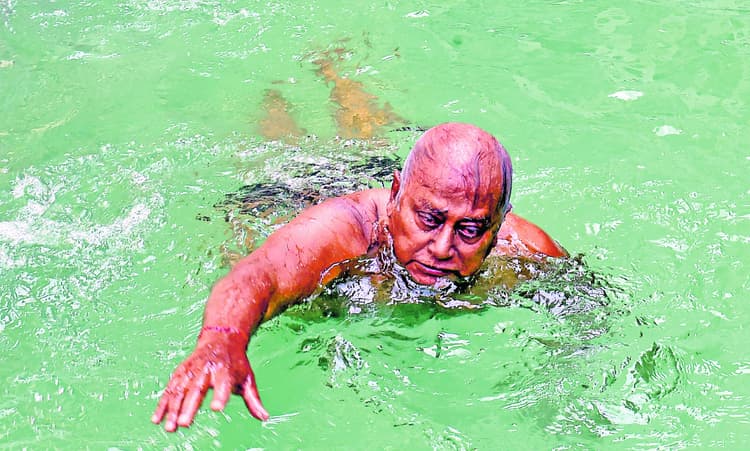 चुनाव की भाग-दौड़ के बाद अब फुर्सत के गोते